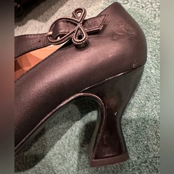 Fluevog LIKE NEW Poser Darla black asymmetrical buckle heel w/ side cutout - 8 - Picture 11 of 16